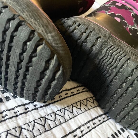 EUC Bogs Girls Grasp Petal Insulated Waterproof Boots Purple & Black Floral - Picture 5 of 8